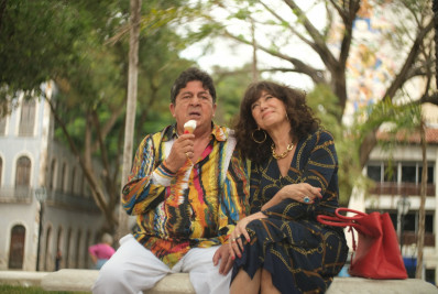 Lilia Cabral e Stepan Nercessian vivem casal atrapalhado no filme 'Tire 5 Cartas'