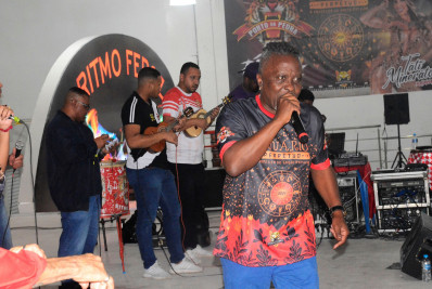 'Diretamente de São Gonçalo!' Intérprete Wantuir fala sobre retorno à Porto da Pedra