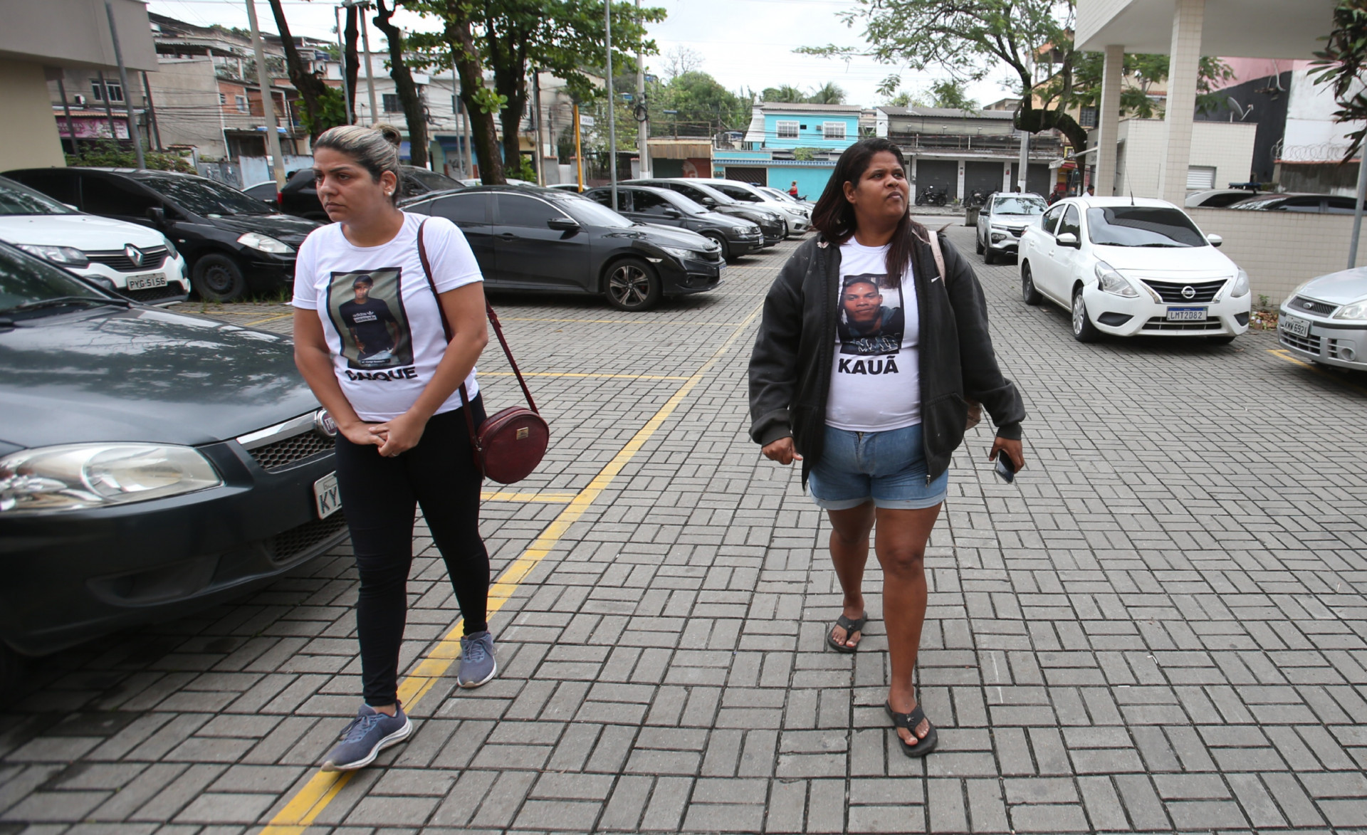Familiares dos dois jovens que desapareceram no Buraco do Boi, em Nova Igua&ccedil;u, foram na DHBF saber informa&ccedil;&otilde;es sobre o paradeiro do filhos - Cleber Mendes/Agencia O Dia