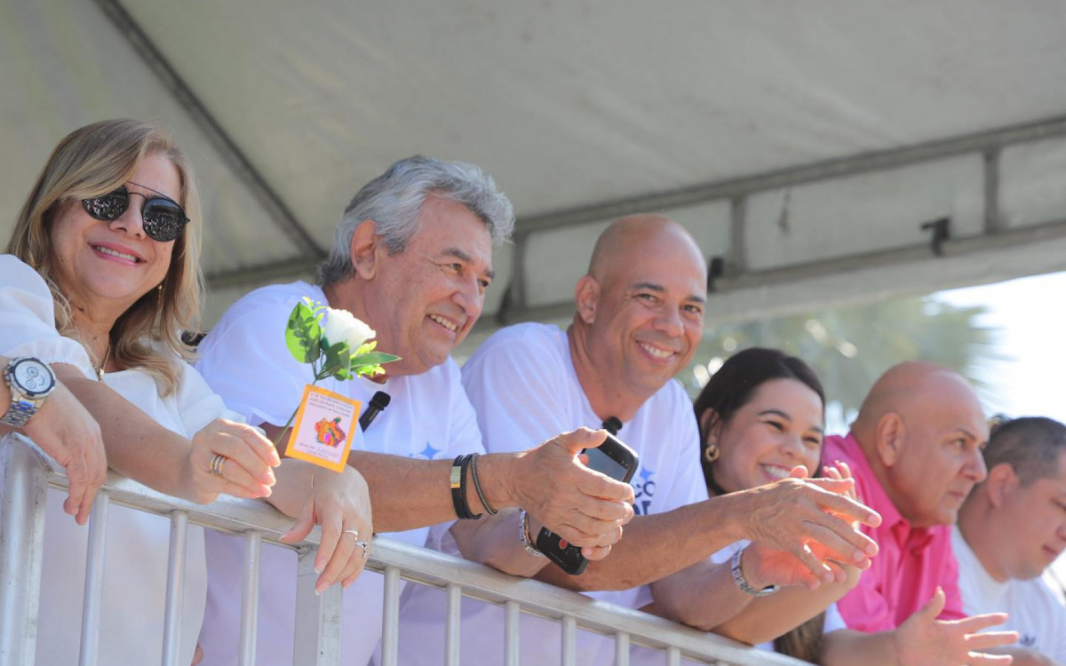 Da esquerda para a direita: Marcia Lucas, secret&aacute;ria de Sa&uacute;de, prefeito Dr. Jo&atilde;o, deputado estadual Valdecy da Sa&uacute;de, secret&aacute;ria de Educa&ccedil;&atilde;o, Cultura e Turismo, Ana Paula Gomes 