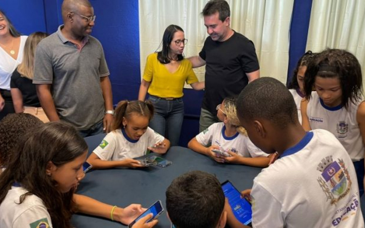 Prefeito de Mesquita Jorge Miranda durante inauguração do Instituto Vini Jr.
