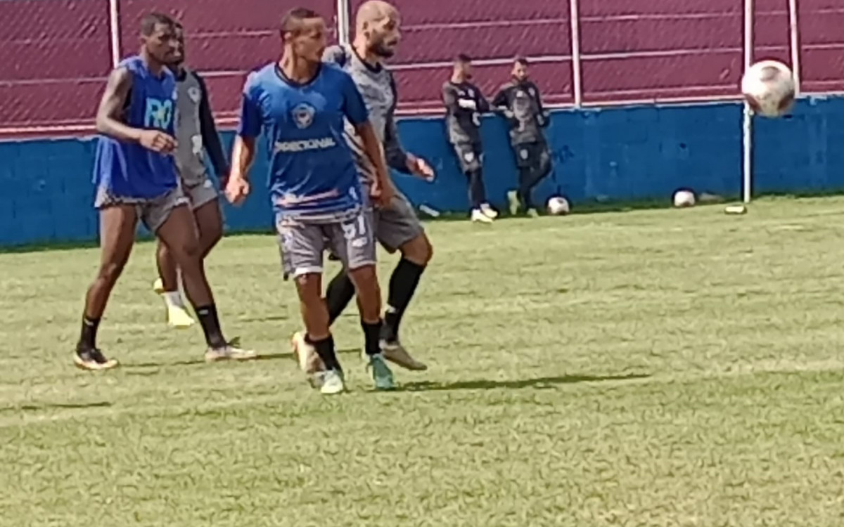 Treinamentos táticos foram realizados visando a estreia no Cariocão