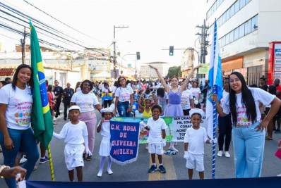 Com sucesso de público, Desfile Cívico reúne mais de 10 mil alunos de escolas públicas e privadas em Meriti
