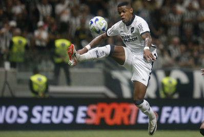 Júnior Santos pode voltar ao time titular do Botafogo contra o Goiás