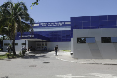 Criança de 3 anos baleada em Belford Roxo permanece internada em estado grave; quadro apresenta evolução