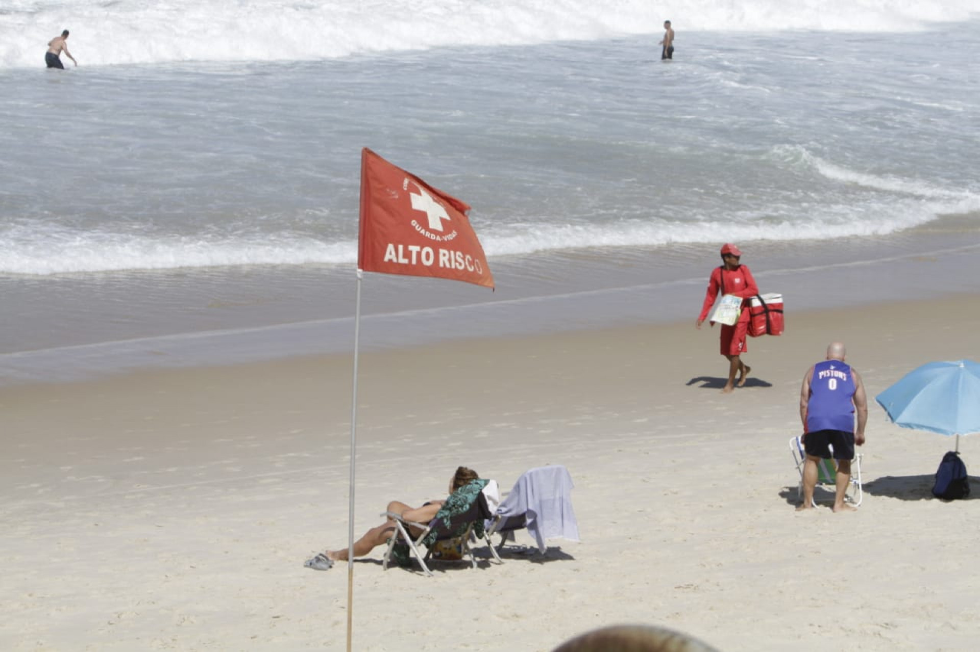Movimentação nas praias de Ipanema e Arpoador neste sábado (16) - Marcos Porto/Agência O Dia