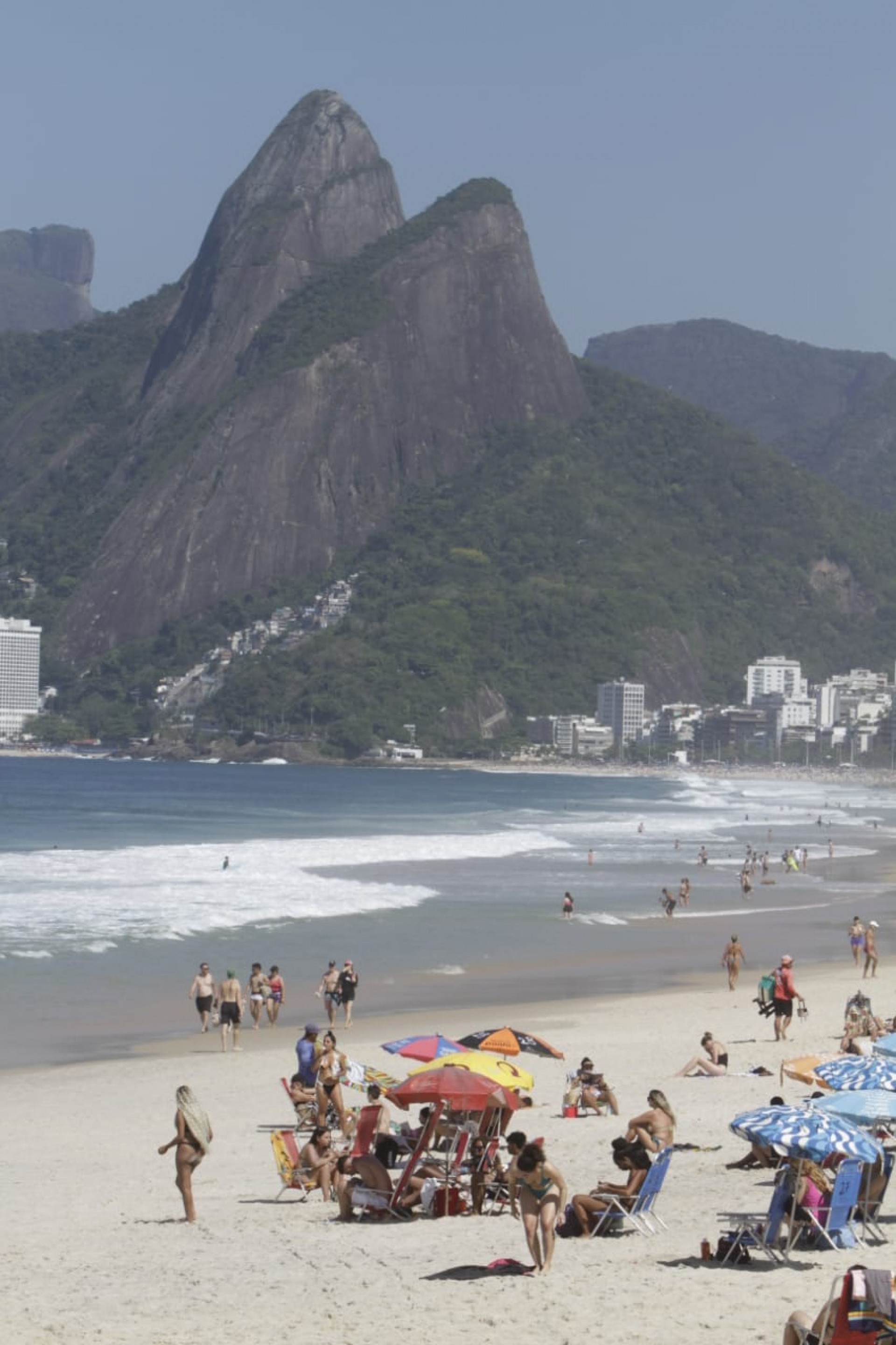 Clima com céu claro nas praias de Ipanema e Arpoador neste sábado (16) - Marcos Porto/Agência O Dia