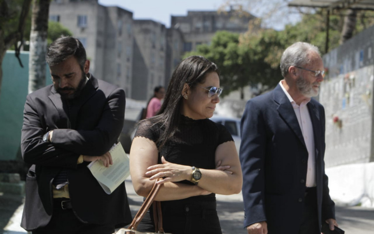 Fam&iacute;lia da menina esteve no IML para liberar o corpo