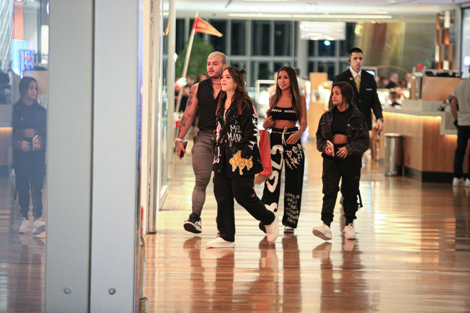 Mel Maia vai às compras em shopping do Rio - Edson Douglas/ Agnews