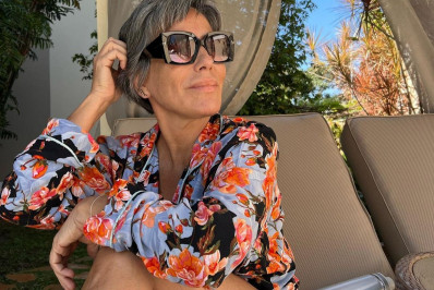 Gloria Pires descansa e curte domingo ensolarado