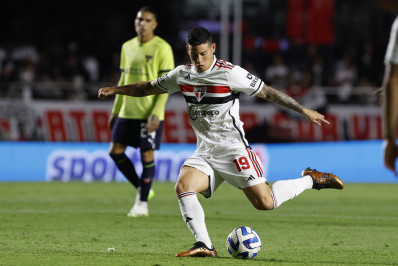 James Rodríguez chega à final da Copa do Brasil com poucos minutos e pênalti perdido