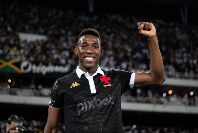 Léo revela torção no tornozelo e injeção para atuar na vitória do Vasco