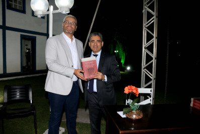 Prefeito de Barra Mansa prestigia lançamento de livro de desembargador do TJ-RJ