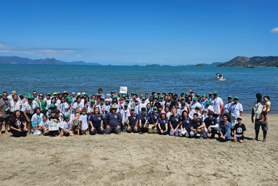 Projeto Do Mangue ao Mar se une ao Clean Up Day com ação de limpeza em praia de Angra