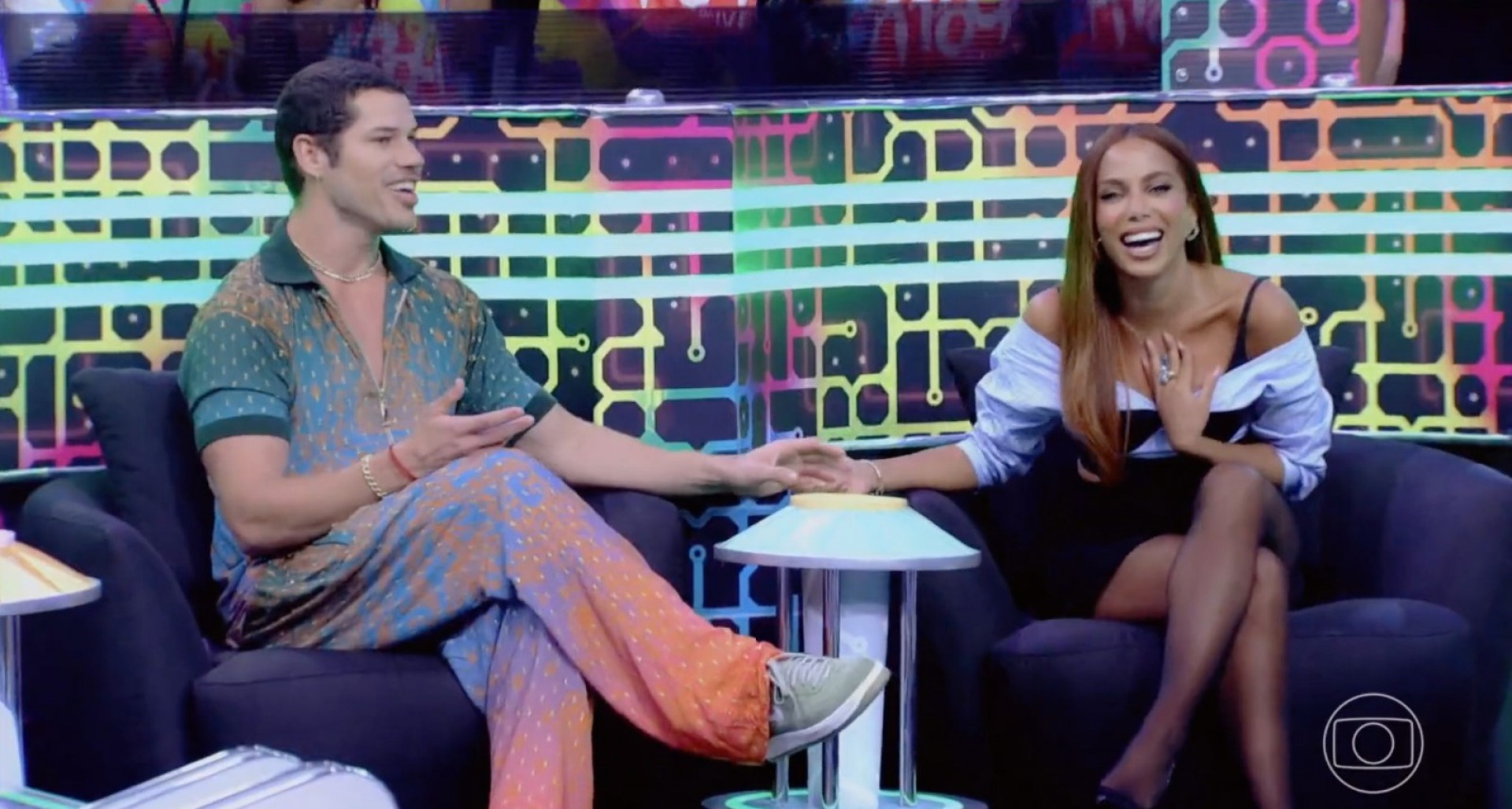 José Loreto surpreende e dá cantada em Anitta - Reprodução