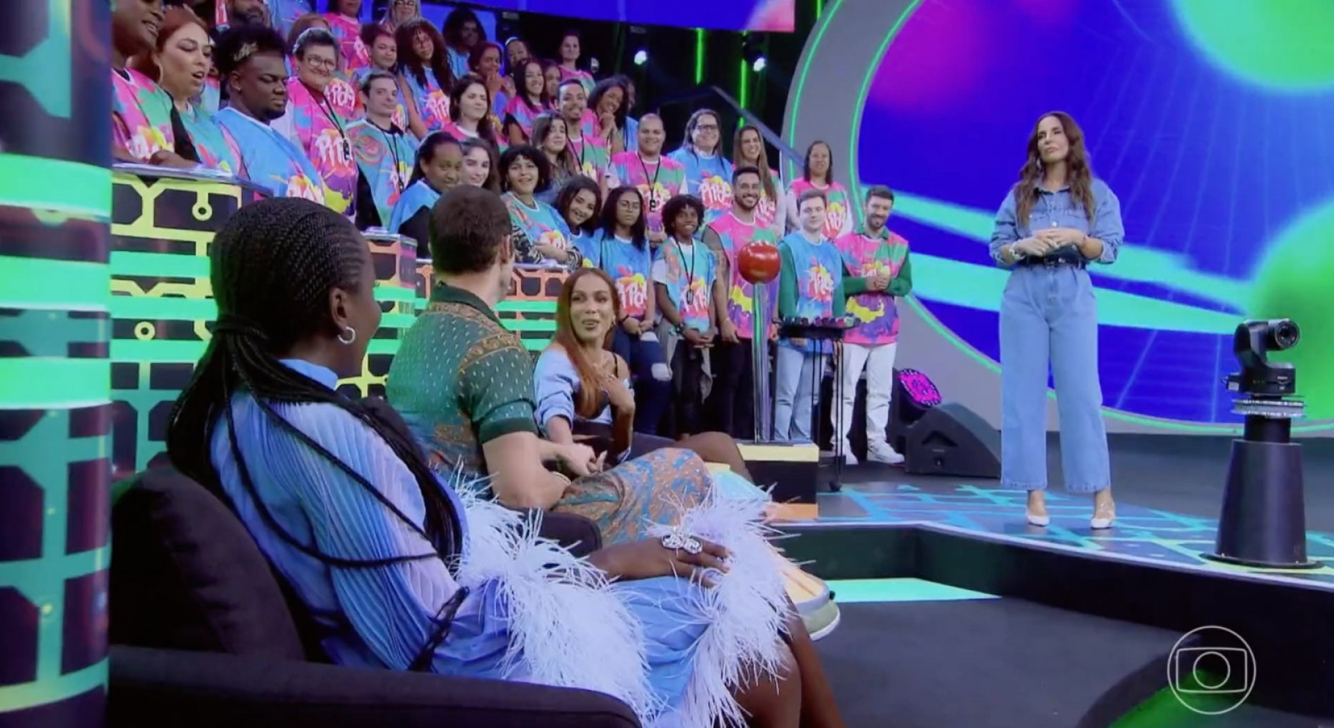 José Loreto surpreende e dá cantada em Anitta - Reprodução