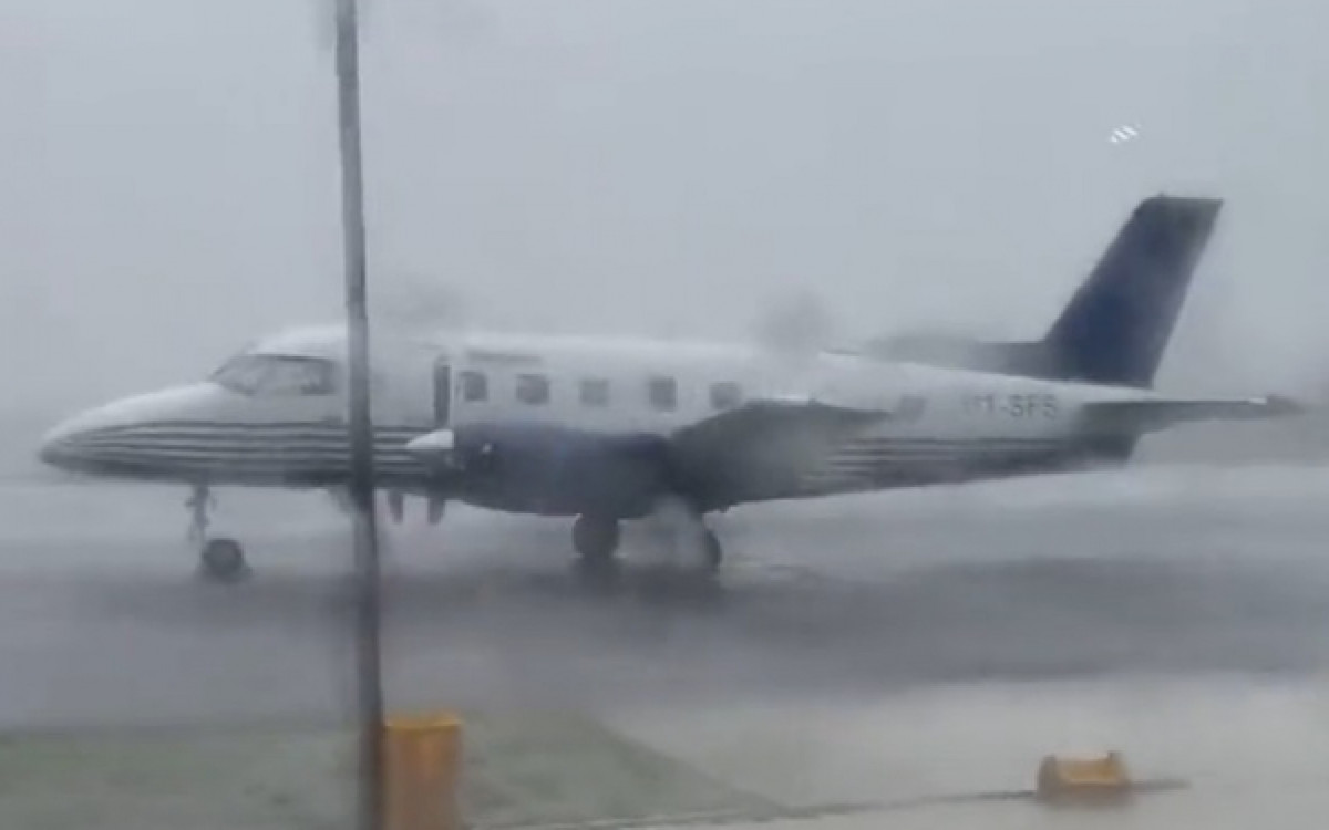 Imagem do aeroporto de Barcelos-AM mostra forte chuva