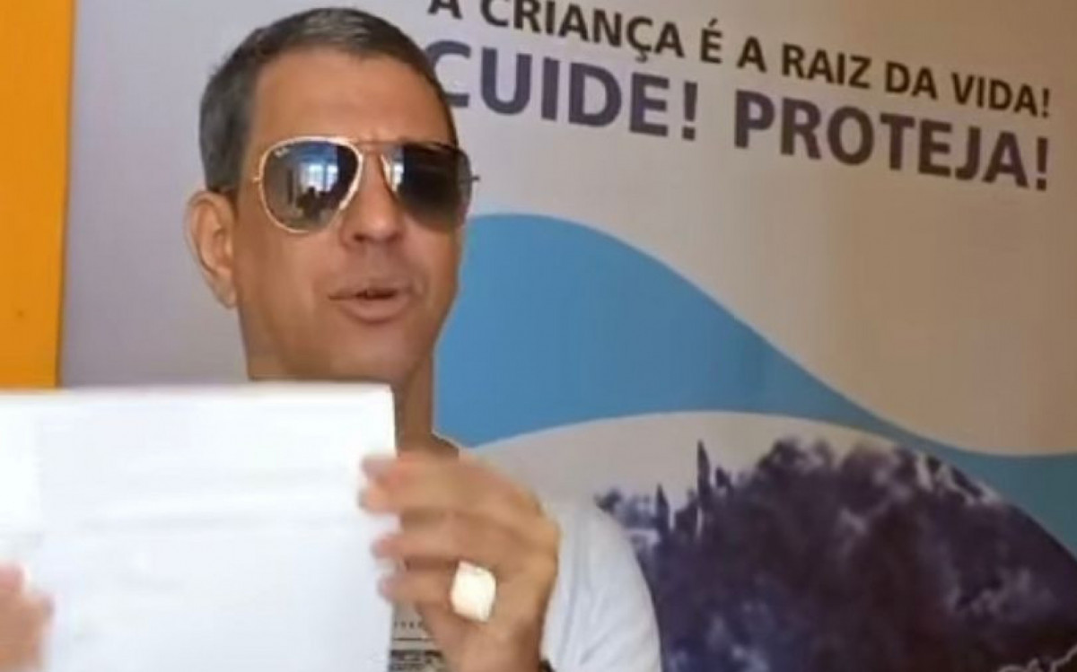 Sambista Rogerinho Catatuia denuncia episódio de intolerância religiosa na Delegacia de Crimes Raciais e Delitos de Intolerância (Decradi)