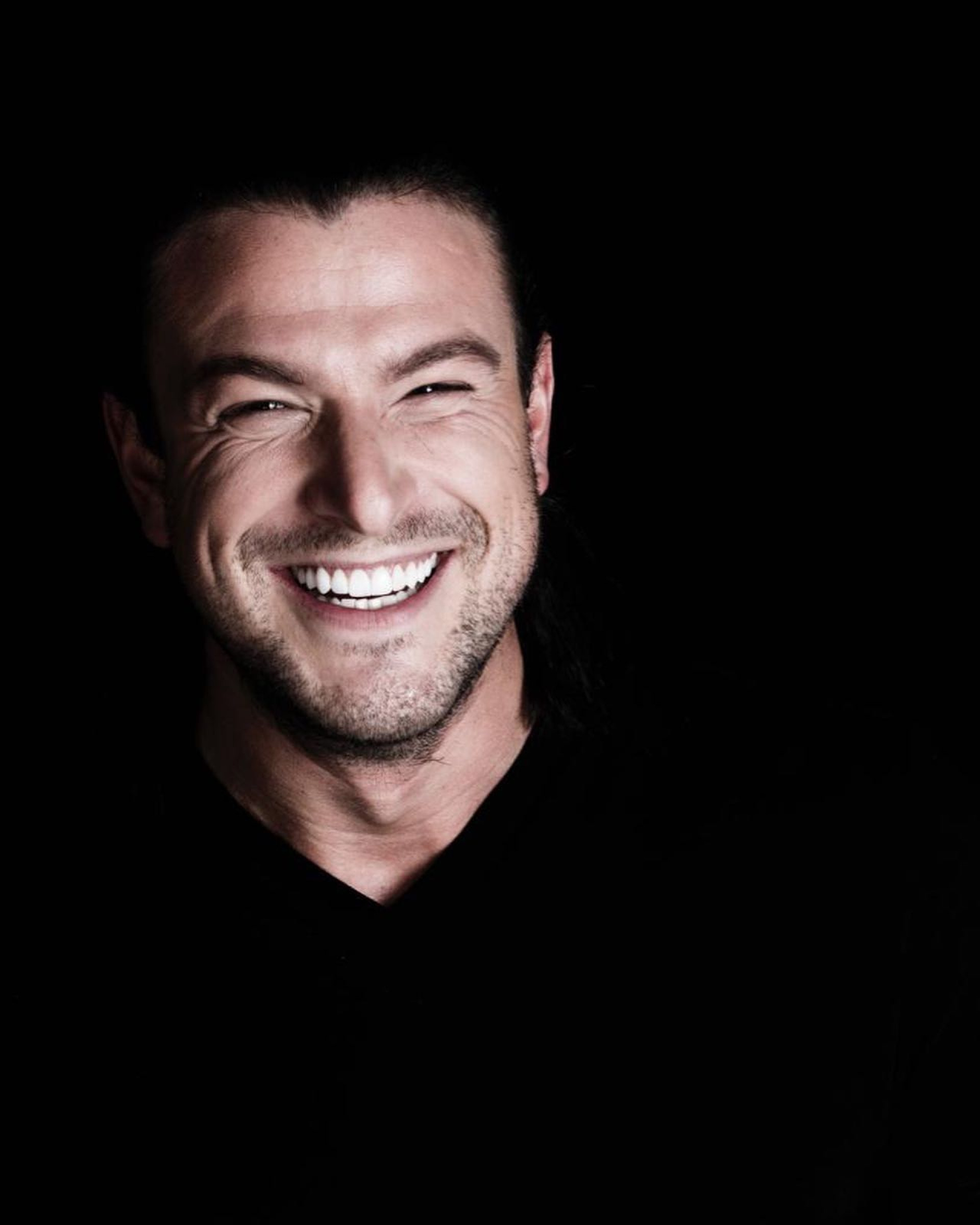 Ao mergulhar, Rafael Puglisi bateu com a cabeça no fundo da piscina - Facebook/Reprodução