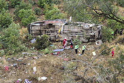 Queda de ônibus em ribanceira no Peru deixa 25 mortos
