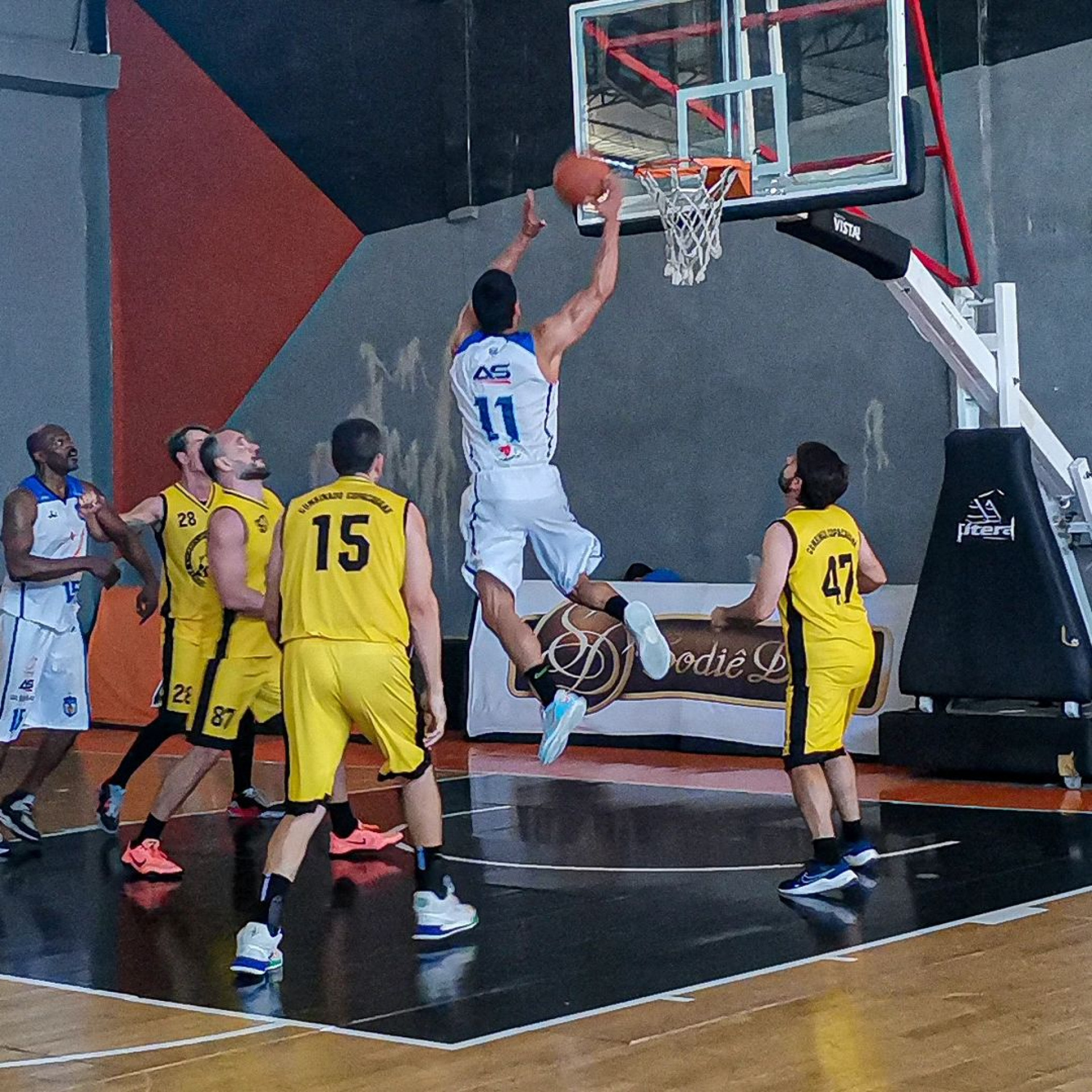 Equipes do Angra Basquete dominam a bola e garantem vaga nas quartas de final