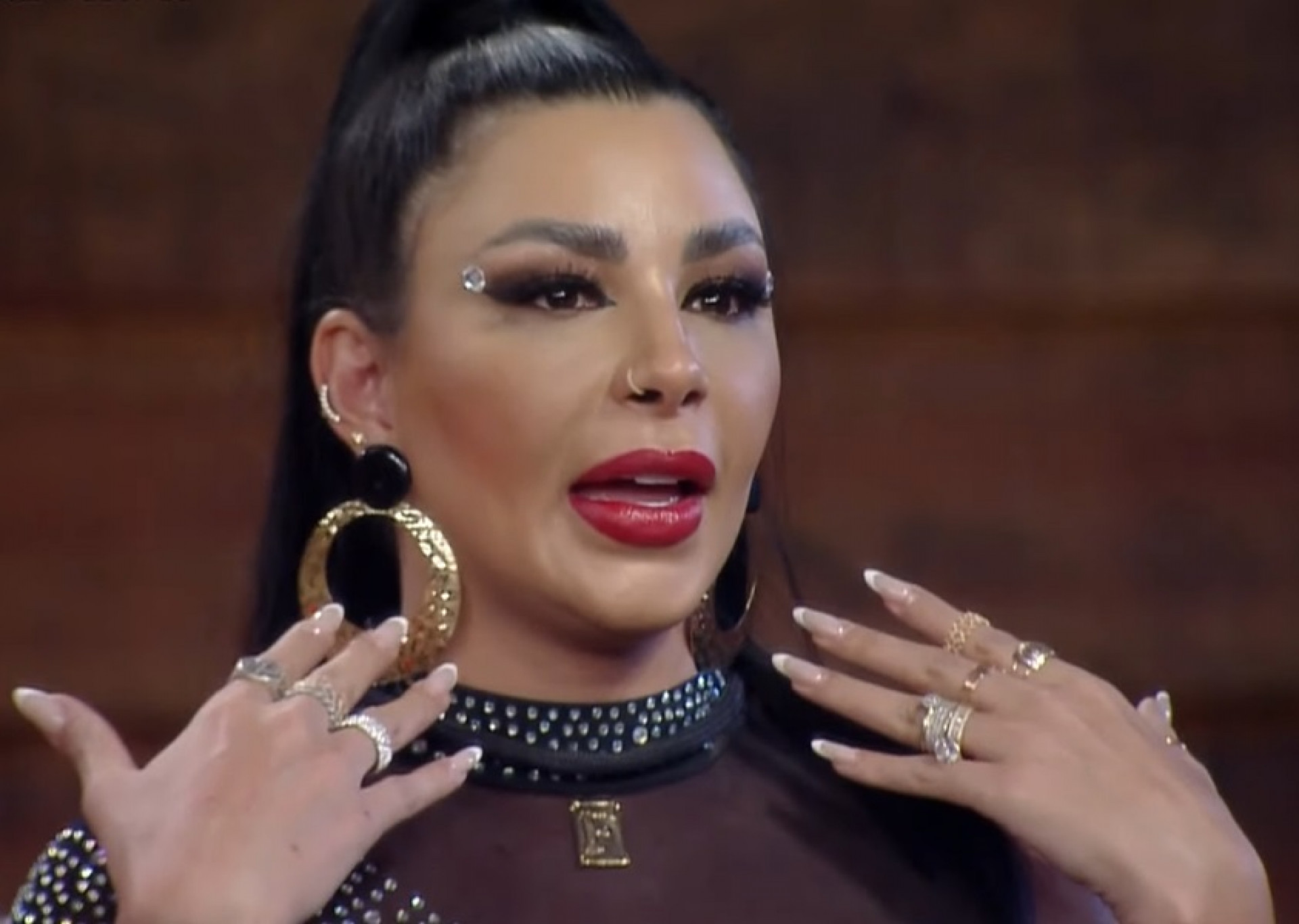 Jenny, que &eacute; influenciadora, costuma afirmar publicamente que &eacute; filha adotiva da artista  - Reprodu&ccedil;&atilde;o / Record TV