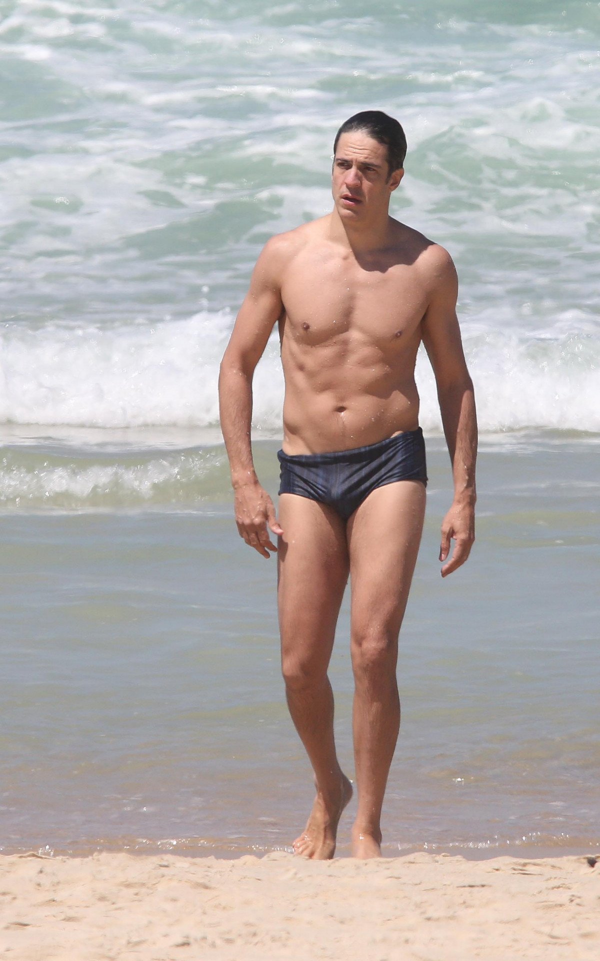 Mateus Solano se refrescou com banho de mar na praia de São Conrado, nesta terça-feira - Dilson Silva / Ag. News