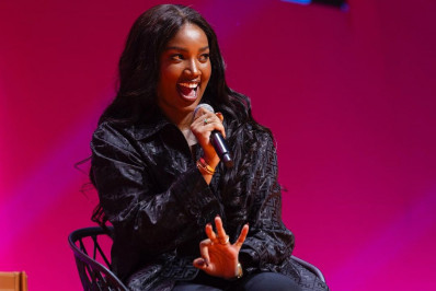 IZA tem reação inusitada ao saber da indicação ao Grammy Latino; veja vídeo