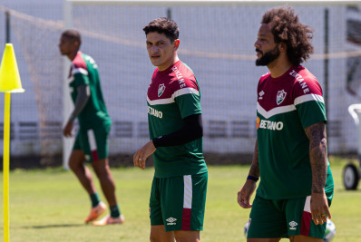 Arias, Cano e Ganso treinam com bola e animam Fluminense
