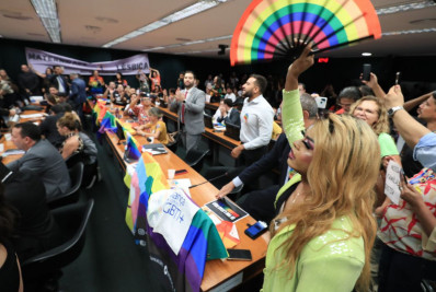 Comissão adia votação sobre proibição do casamento homoafetivo