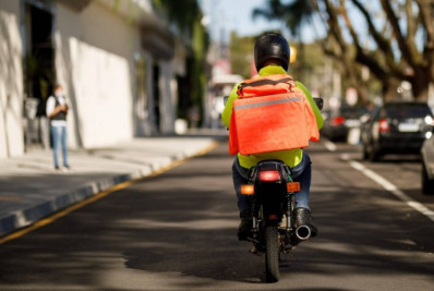 Programa de da Ambev chega ao Rio para levar oportunidades de estudo e trabalho a entregadores