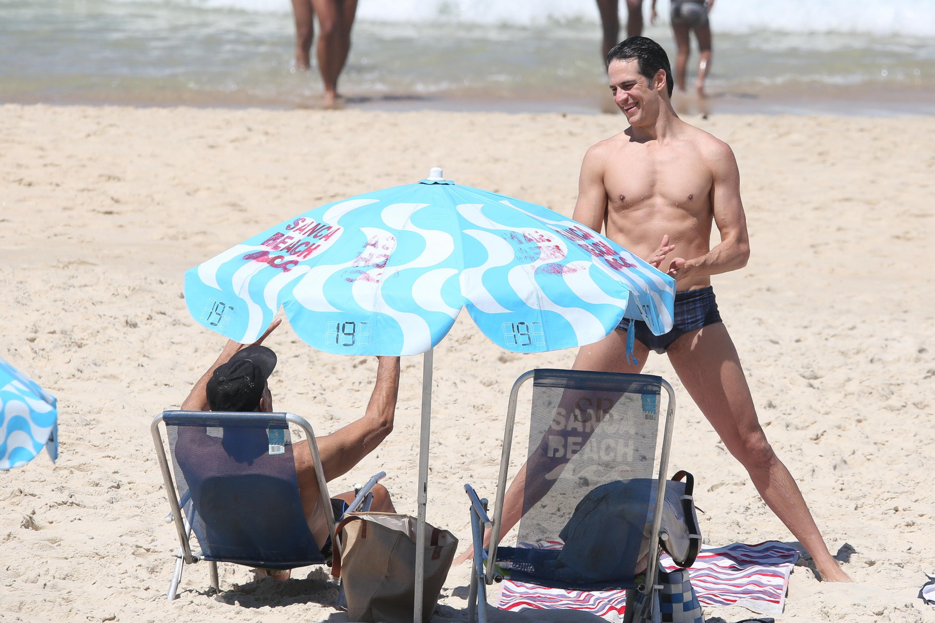 Mateus Solano foi visto na praia de São Conrado, nesta terça-feira