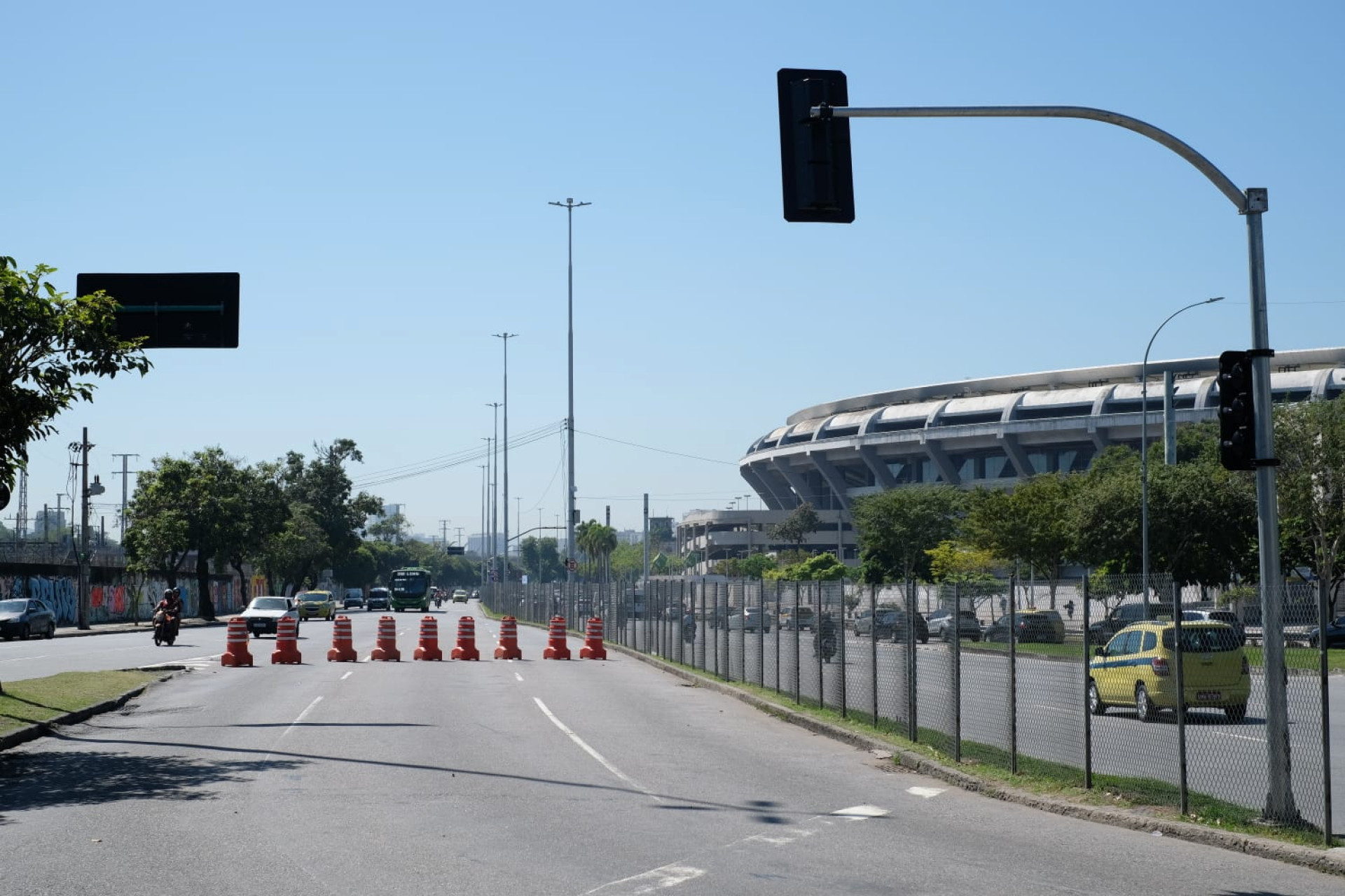 Importante cruzamento da Zona Norte ficou interditado para trabalho da CET-Rio - Pedro Ivo / Agência O Dia