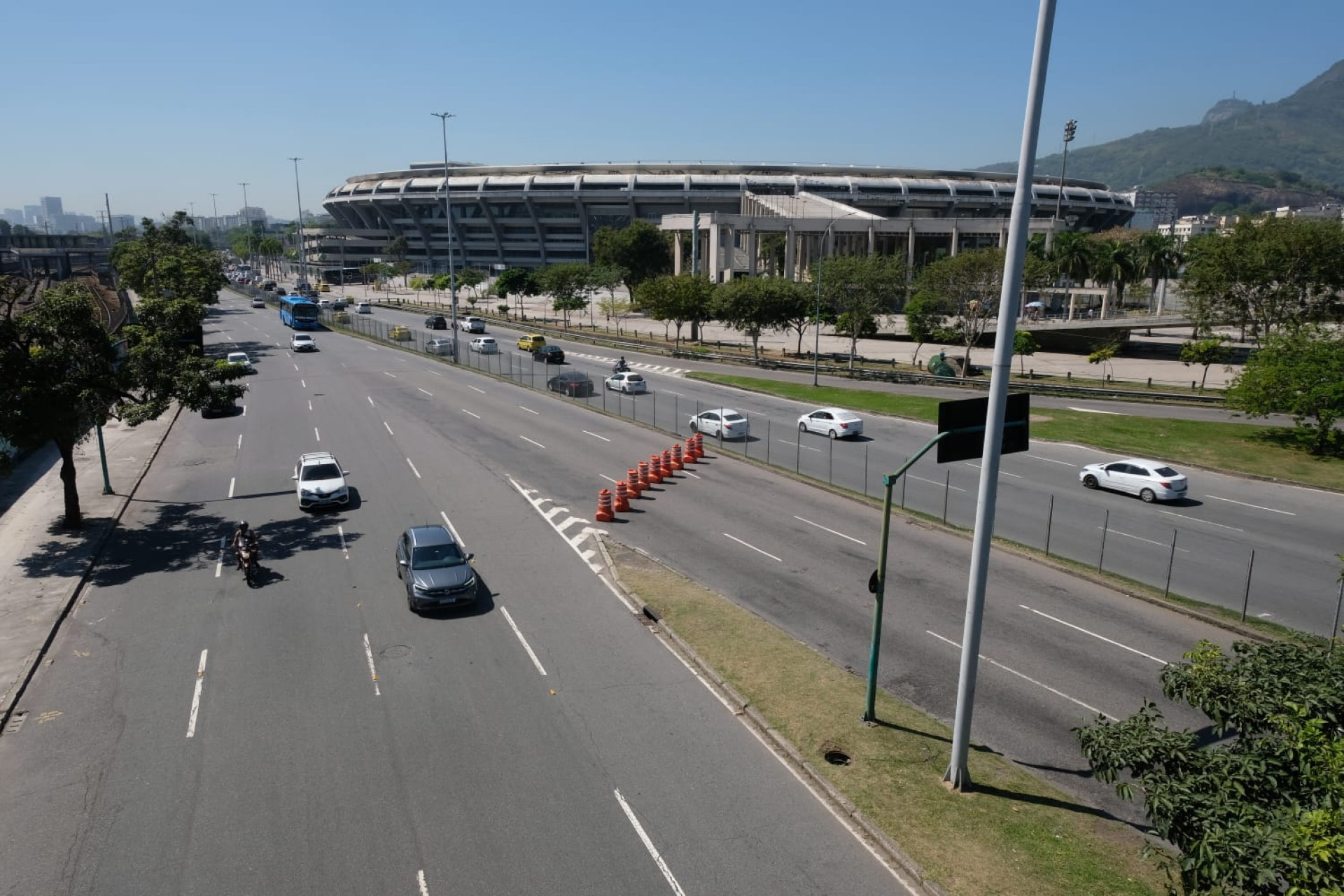 Importante cruzamento da Zona Norte ficou interditado para trabalho da CET-Rio - Pedro Ivo / Agência O Dia