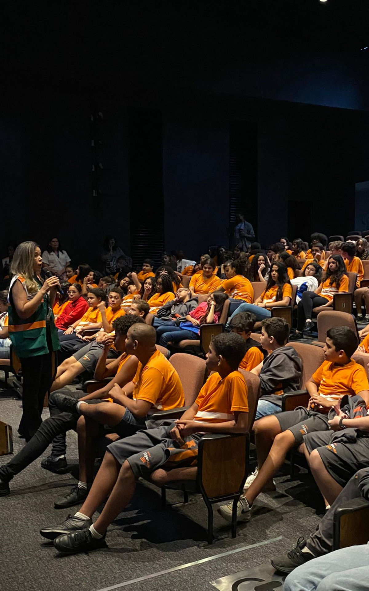 Alunos de Caxias assistem palestra no dia da &aacute;rvore - Divulga&ccedil;&atilde;o