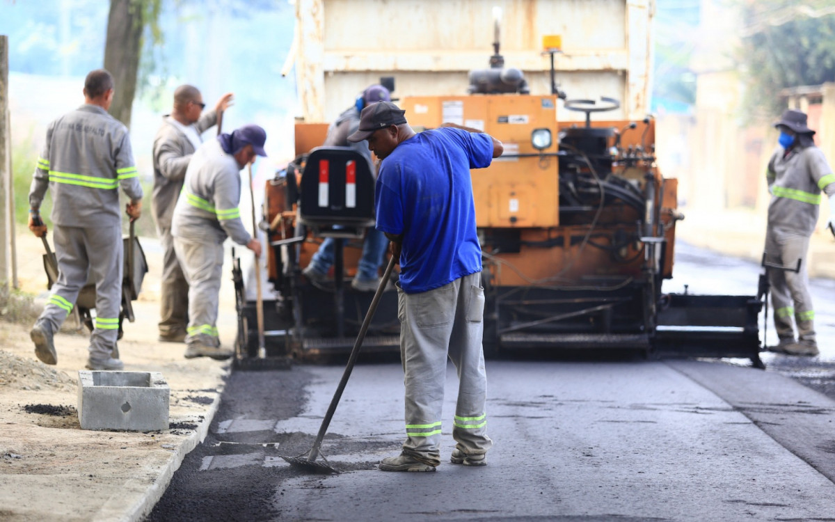 A Avenida Ayrton Senna é uma importante via que corta o Roseiral e Vale do Ipê, entre outros bairros