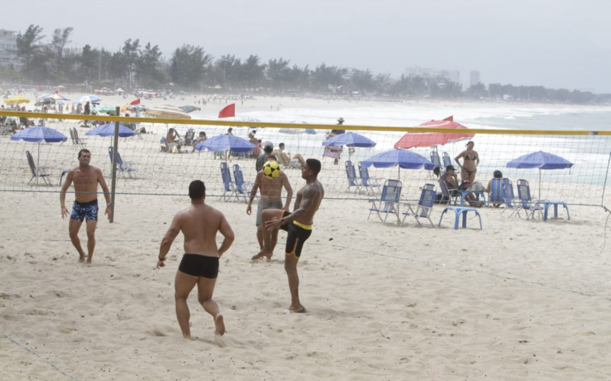 Cariocas aproveitam praia no Recreio, na Zona Oeste - Marcos Porto/Agência O DIA
