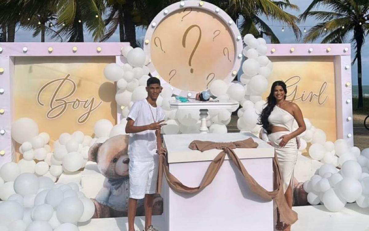 Namorada detalha relacionamento com Luva de Pedreiro