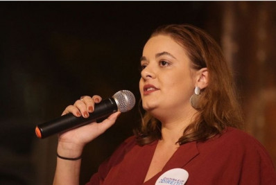 Secretária debate projetos culturais para mulheres em noite com arte