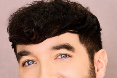 Ex-ator da Disney revela ter passado por terapia de 'cura gay' com choques