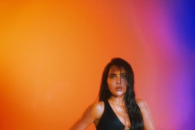 Jade Picon tira o fôlego de internautas como modelo de marca própria de roupas