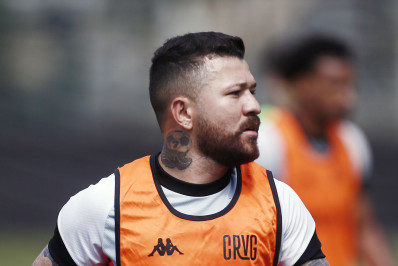 Rossi admite expectativa altíssima de reencontro com torcedores do Vasco: 'São Januário vai pulsar'