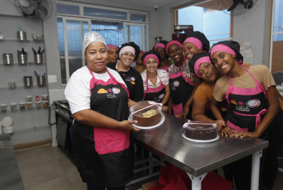 Do Morro dos Macacos para Portugal: ONG apresenta técnica social de capacitar mulheres em evento no exterior