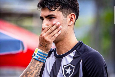 Filho de Loco Abreu provoca o Flamengo após vitória do Botafogo no sub-20