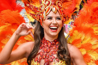 Inocentes de Belford Roxo apresenta tcheca Veronika Lelova como nova musa