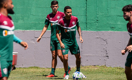 Com golaço de falta de Léo Fernández, Fluminense vence o Cruzeiro e volta  ao G4 do Brasileirão