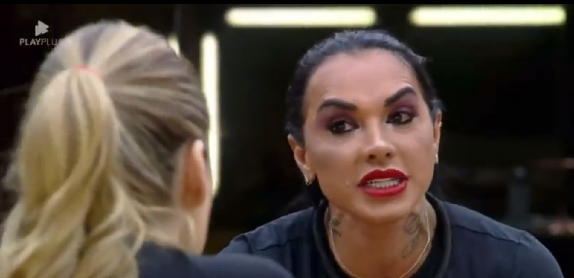 Rachel Sheherazade e Kamila Simione discutem - Reprodução de vídeo / Record TV