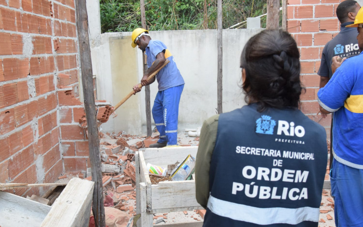 Quatro imóveis estavam sendo construídos sem autorização da prefeitura