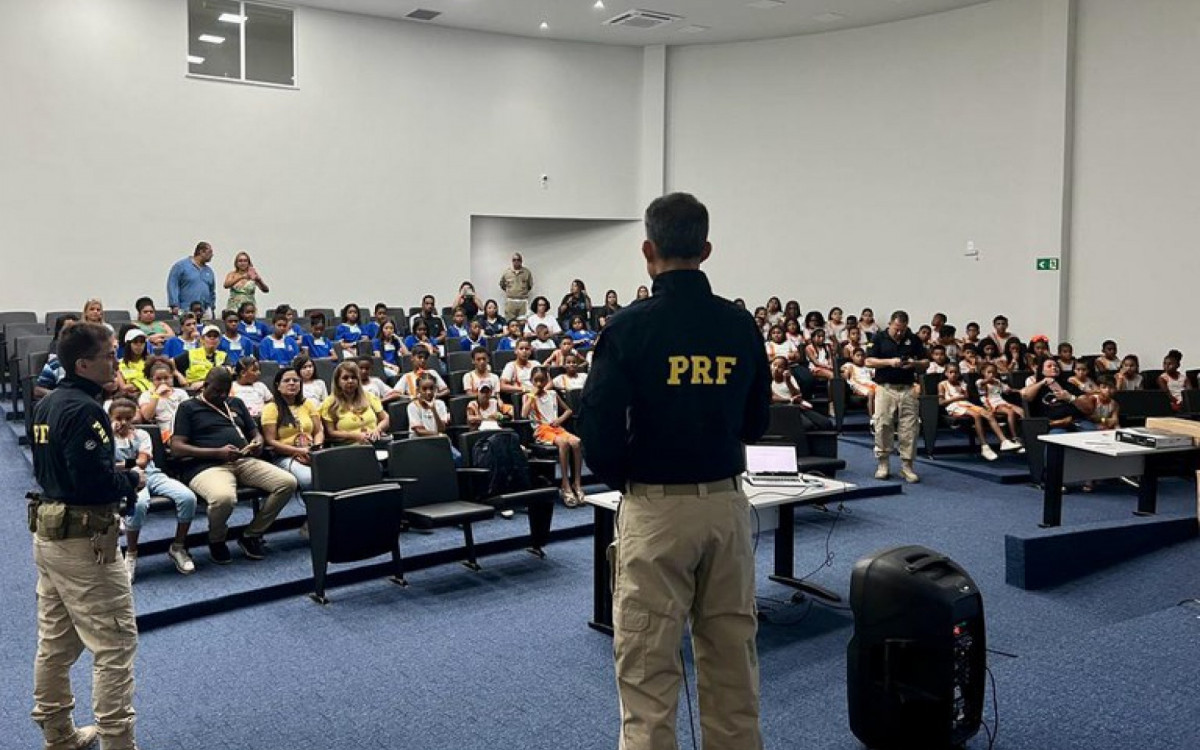 Palestras de educação para o trânsito foram ministradas para os estudantes