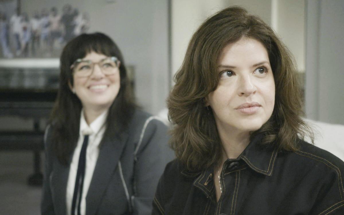 Natália (Mariana Santos) e Carol (Karine Teles) em cena de 'Elas por Elas' - Divulgação/Globo